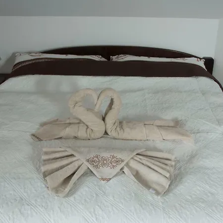 Cechuv Dvur Vendégház Louka